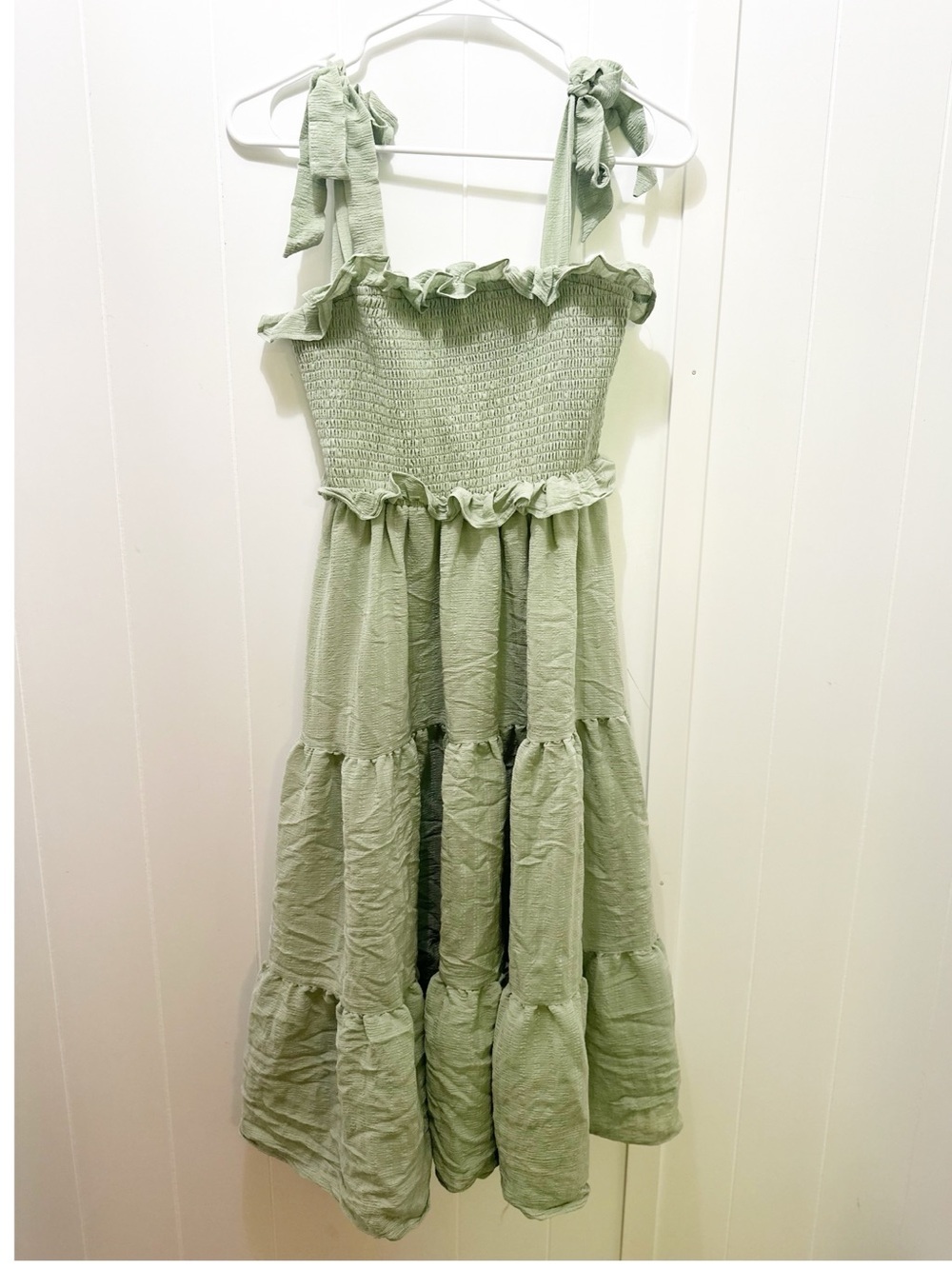 Vici tie strap tiered midi dress sage green size small